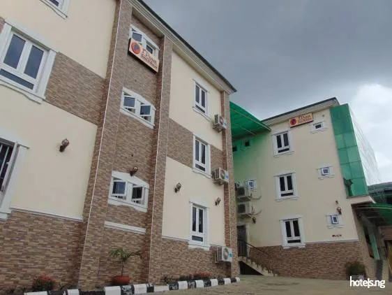 1st Point Hotels & Suites