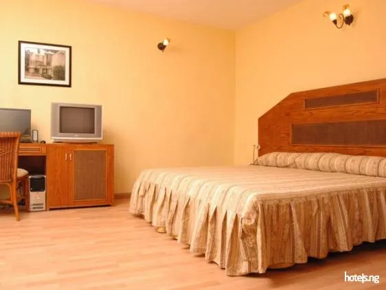 Colonades Hotel