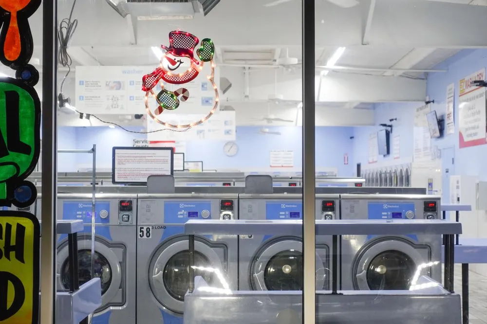 EZ Wash And Dry Laundromat