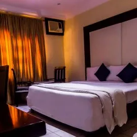 Franklin Hotel And Suites