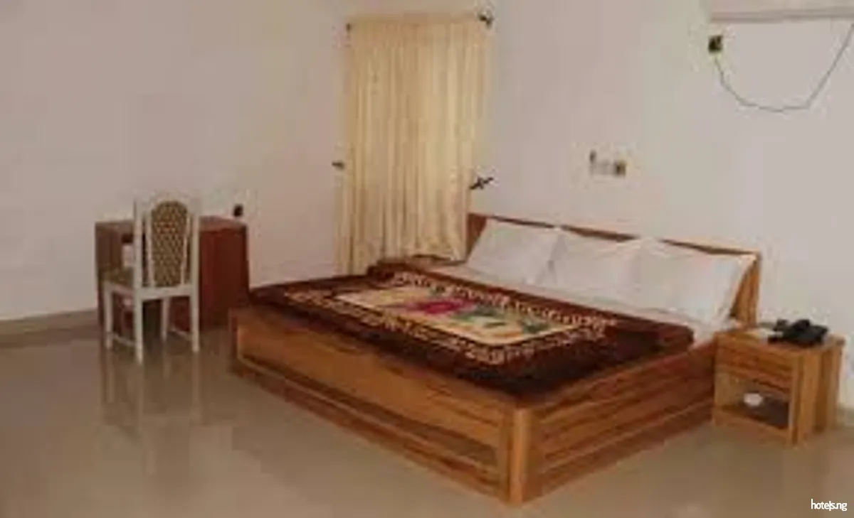 Langfield Royalty Hotel