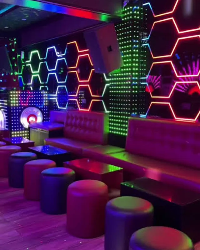 OC GLAMOUR HOTEL SUITES AND BAR