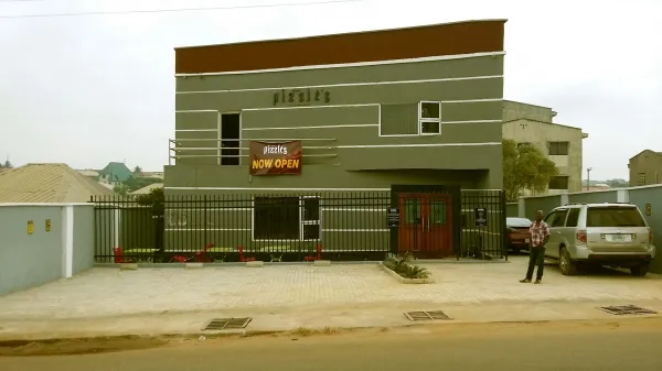 PIzzle's Bar & Restaurant logo